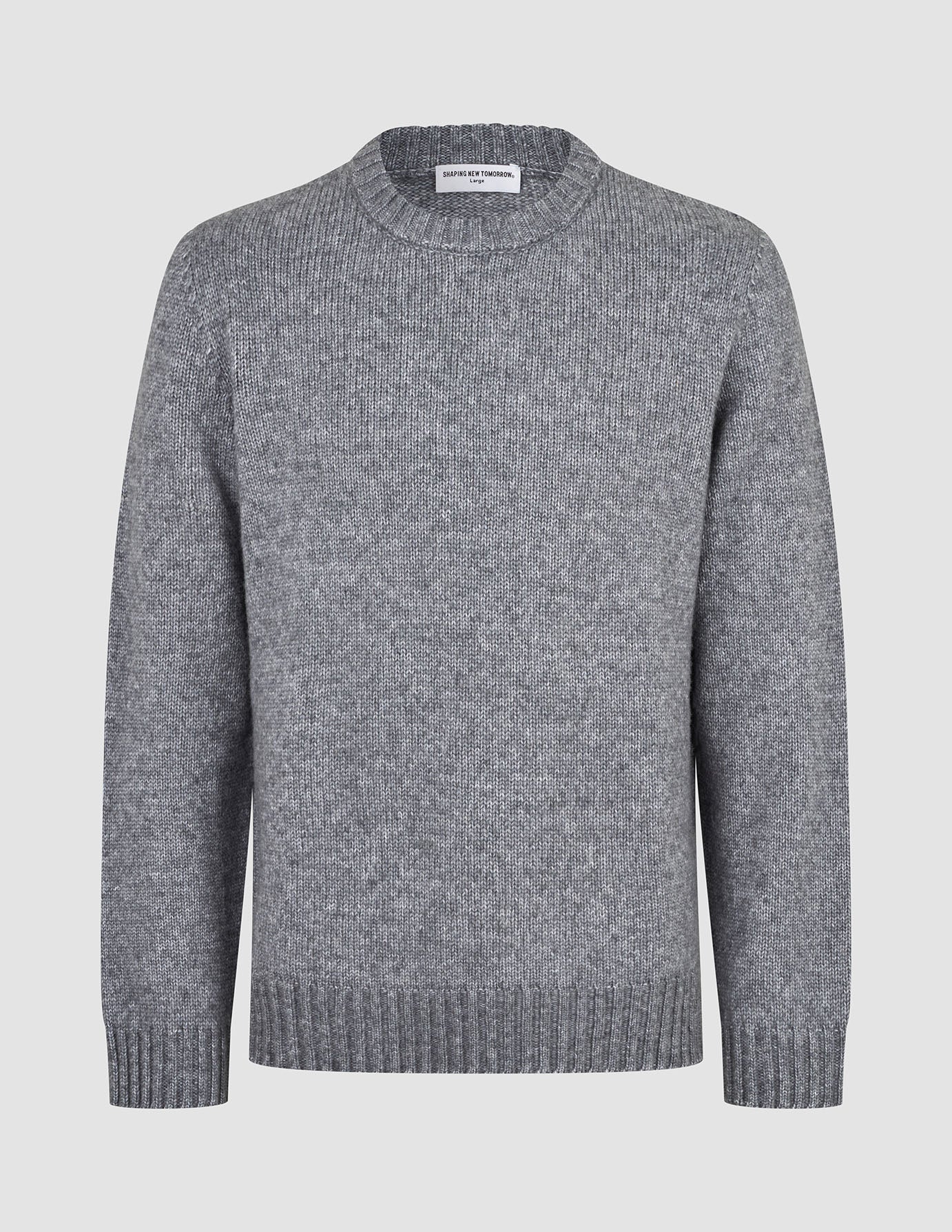 Grobstrick-Pullover aus weicher Wolle in Gletschergrau mit grobem, grauem Rundhalsausschnitt, geripptem Saum und gerippten Bündchen im weichen Grobstrick-Stil.